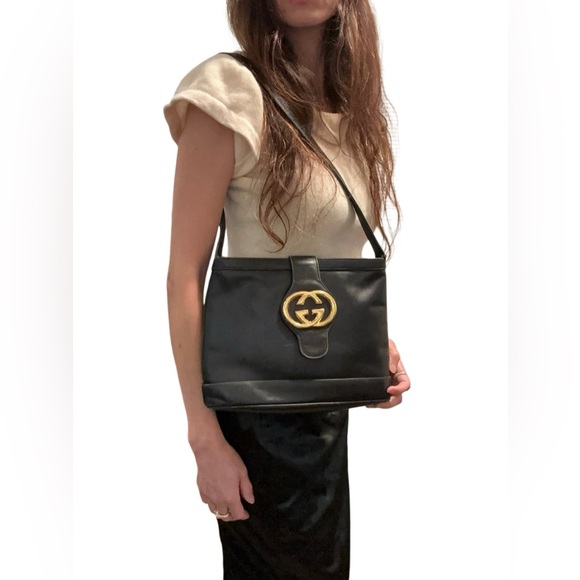 Gucci Black Leather Shoulder Bag with Gold Logo - Picture 12 of 13